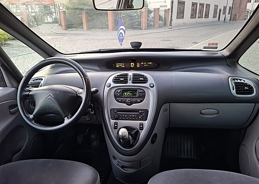 Elbląg CITROEN XSARA Picasso1.6 Benzyna2010 rokNAJBOGATSZE WYPOSAŻENIEKlimatyzacja MROZIOpłaty na Rok---