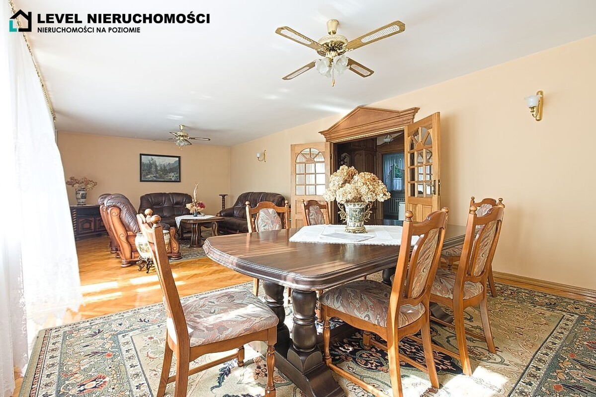 Elbląg LEVEL NIERUCHOMOŚCI Dom na dużej działce w Elbląguplus dwa garażeul. Freta NIERUCHOMOŚCI NA POZIOMIE