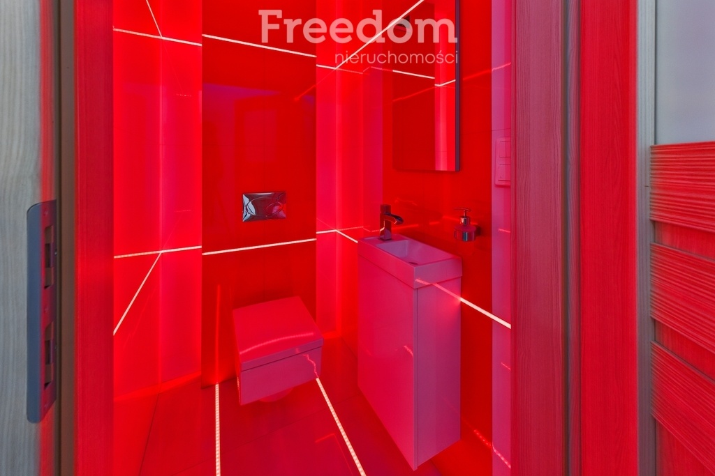 Elbląg FREEDOM NIERUCHOMOŚCIWynajmę mieszkanie - Elbląg, Stary Rynek. Na pierwszym poziomie znajduje się