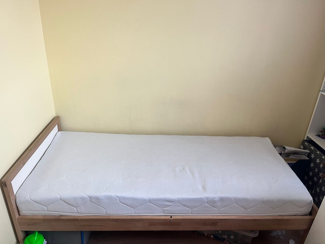 Elbląg Sprzedam łóżko dziecięce wraz z materacem wysokiej jakości (na sprężynach kieszeniowych). Odbiór osobisty w