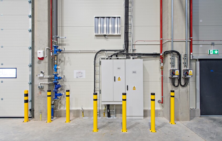 Elbląg Hala produkcyjna z suwnicami – strategiczne miejsce dla przemysłu zbrojeniowego!