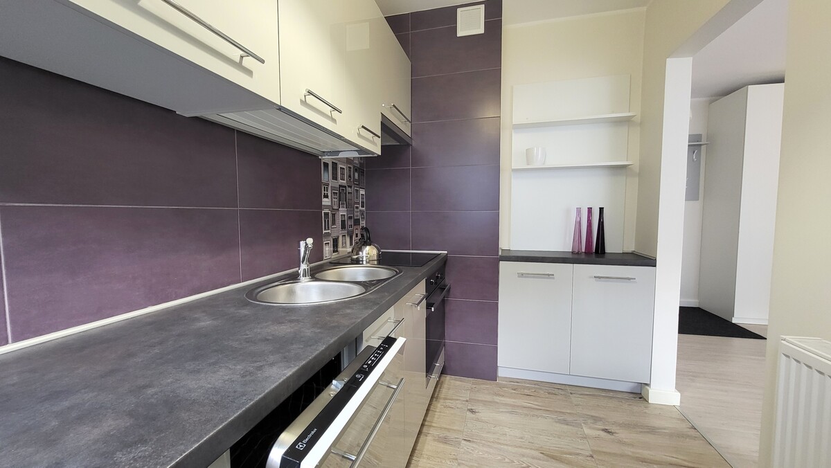 Elbląg KWADRAT NIERUCHOMOŚCImieszkanie 1 pokojowe - 31,4 m2parterbalkonumeblowane i wyposażonegotowe do