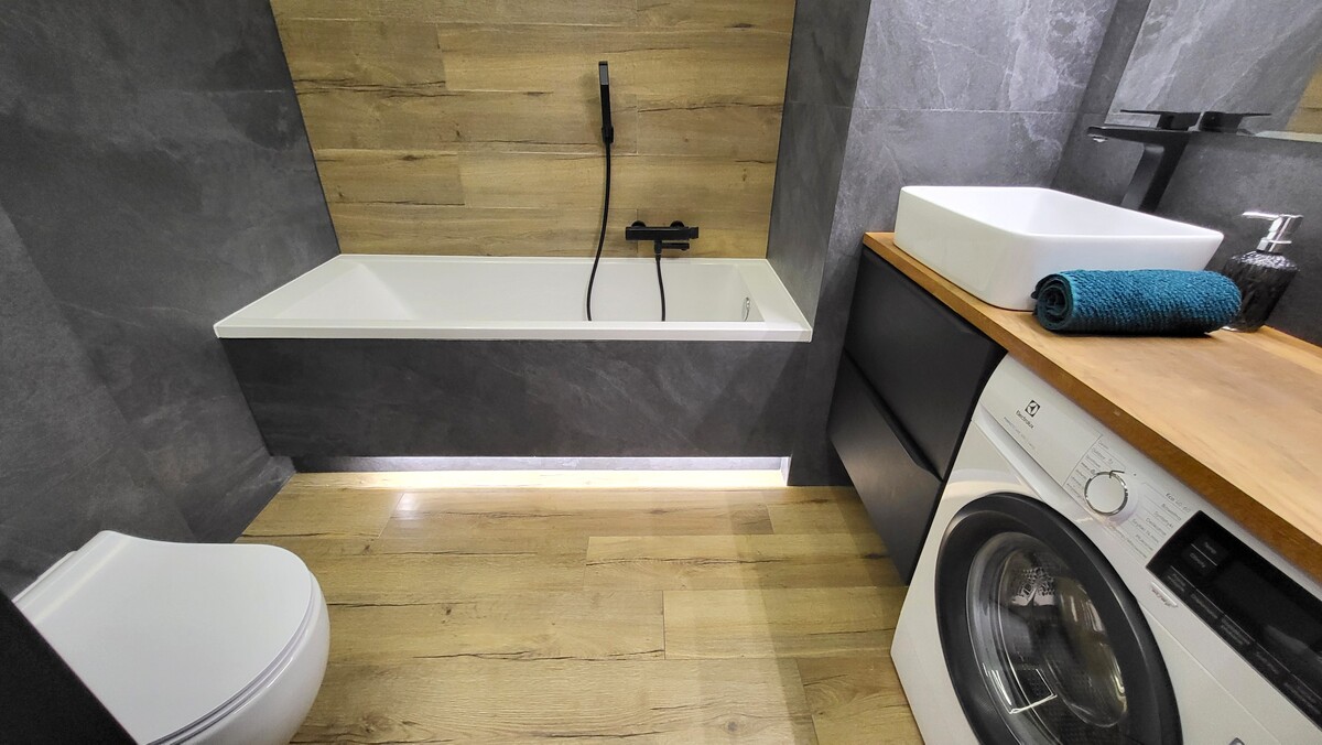 Elbląg KWADRAT NIERUCHOMOŚCI2 pokoje, wysoki standard wykończeniaKorona ElblągaVI piętro - windaduży balkon od