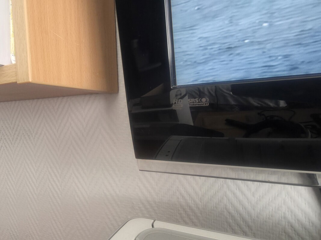 Elbląg Telewizor Samsung LE37A551P2RXXC to 37-calowy telewizor LCD z NAJLEPSZEJ Serii 5 (A551) + WIESZAK
