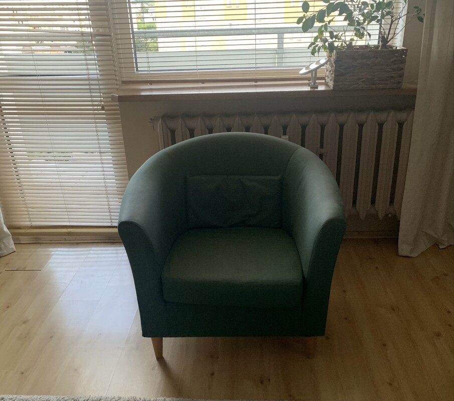Elbląg Sprzedam meble pokojowe:
-ciemnozielony fotel Ikea 150 zł
-łóżko sosnowe jednoosobowe 200 zł
- biurko
