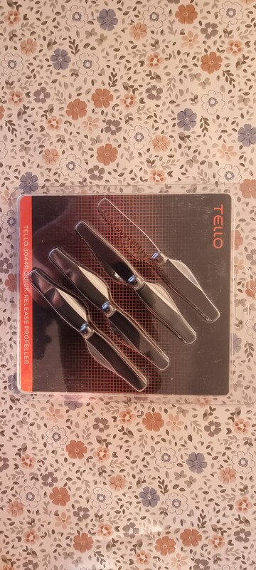 Elbląg Dron DJI Ryze Tello z czteroma oryginalnymi bateriami, Wi-Fi reapeterem Xiaomi (do wydłużenia zasięgu), twardym