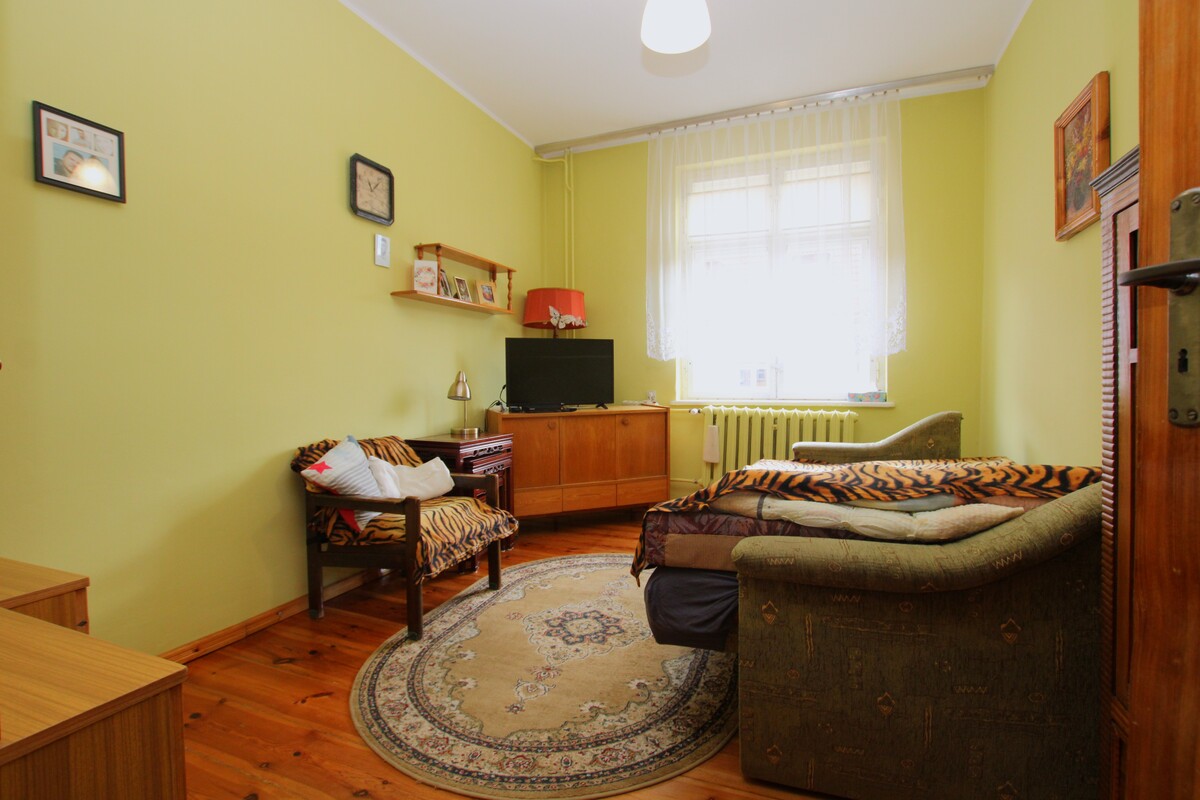 Elbląg NIERUCHOMOŚCI ANNA KRASZEWSKA  Poczuj niezwykły klimat przedwojennej kamienicy w sercu miasta!