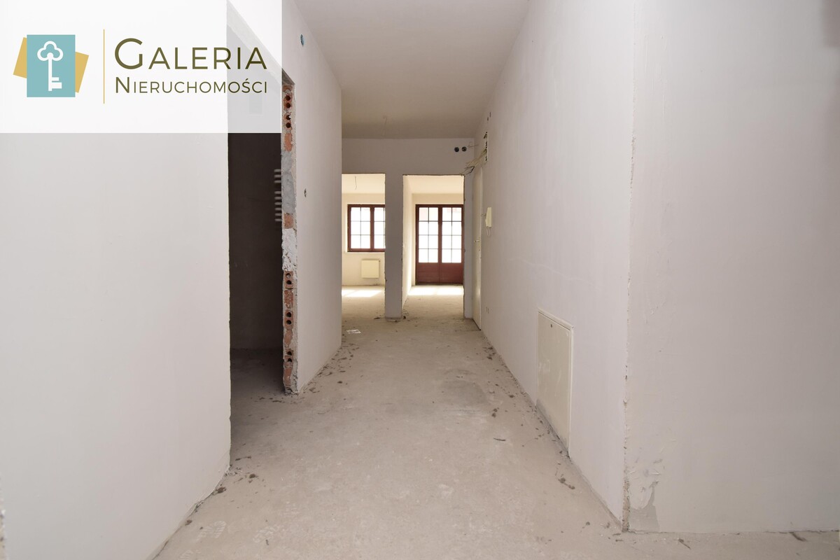 Elbląg GALERIA NIERUCHOMOŚCIZ pasji i miłości do nieruchomościNa sprzedaż: Trzy pokoje z balkonem w samym sercu