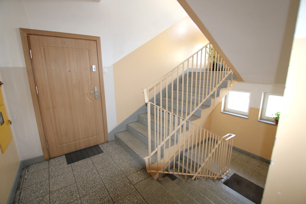 Elbląg NIERUCHOMOŚCI ANNA KRASZEWSKA Na sprzedaż mieszkanie 1-pokojowe, 39 m2 I piętro ul.