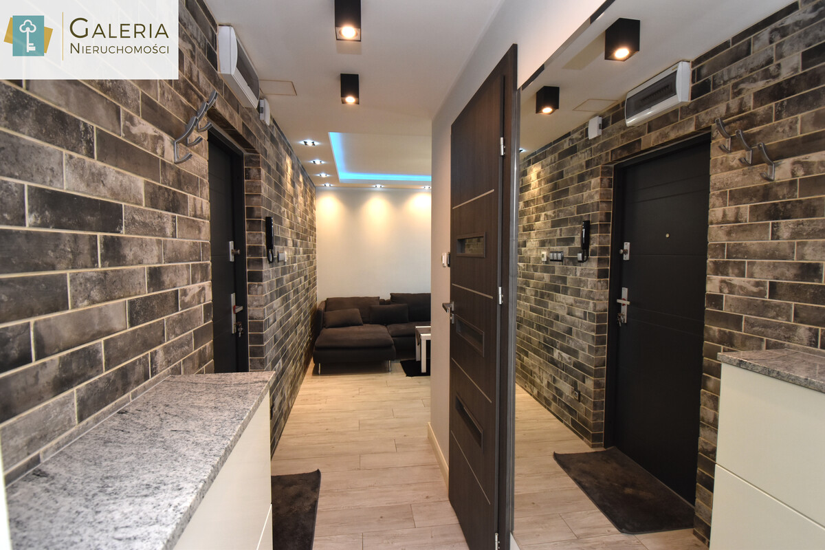 Elbląg GALERIA NIERUCHOMOŚCIZ pasji i miłości do nieruchomościNa sprzedaż: 2 pokoje przy rynkuul. Płk