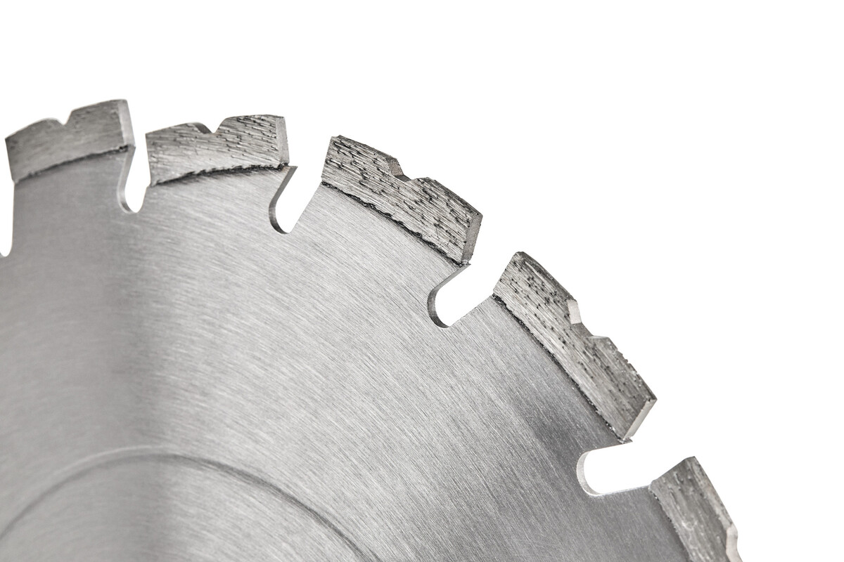 Elbląg Techtrans przedstawia:MAKSYMALNA WYDAJNOŚĆ CIĘCIA Odkryj pełną ofertę tarcz do przecinarek STIHL