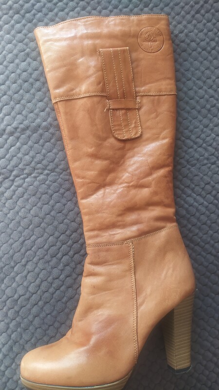 Elbląg 1.Torebka kopertówka NOWY z metką - 35 zł
2.Worek czarny NOWY - 40 ZŁ
3.Torebka Monnnari - 20zł
4.Srebrna