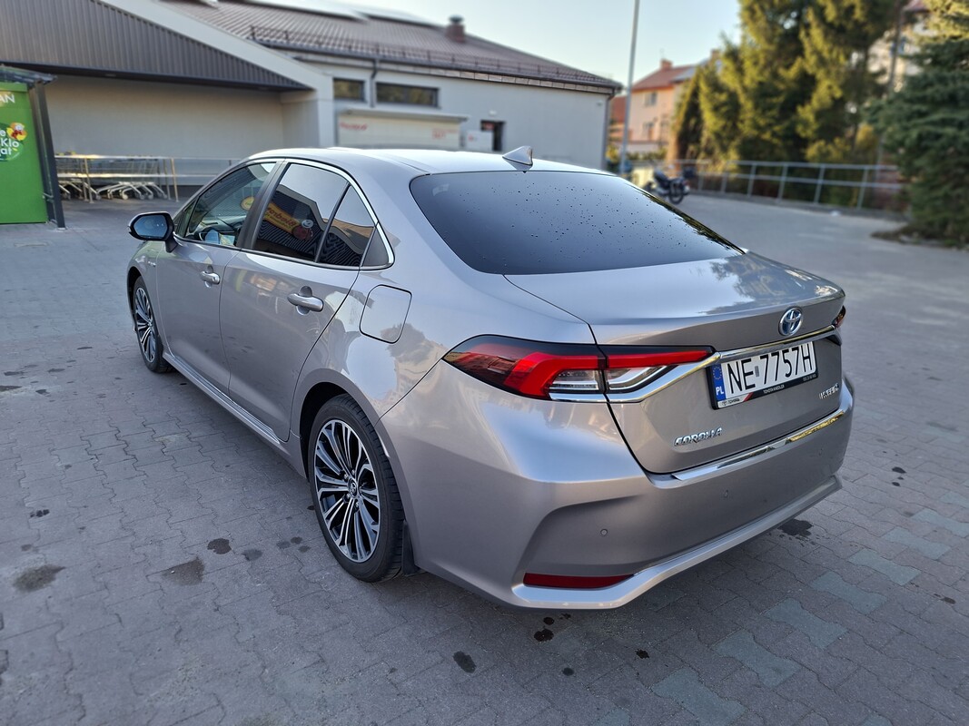 Elbląg Sprzedam hybrydową Toyotę Corollę 1.8,rocznik 2019.Wersja Comfort z pakietem protection, tech i style. Przebieg