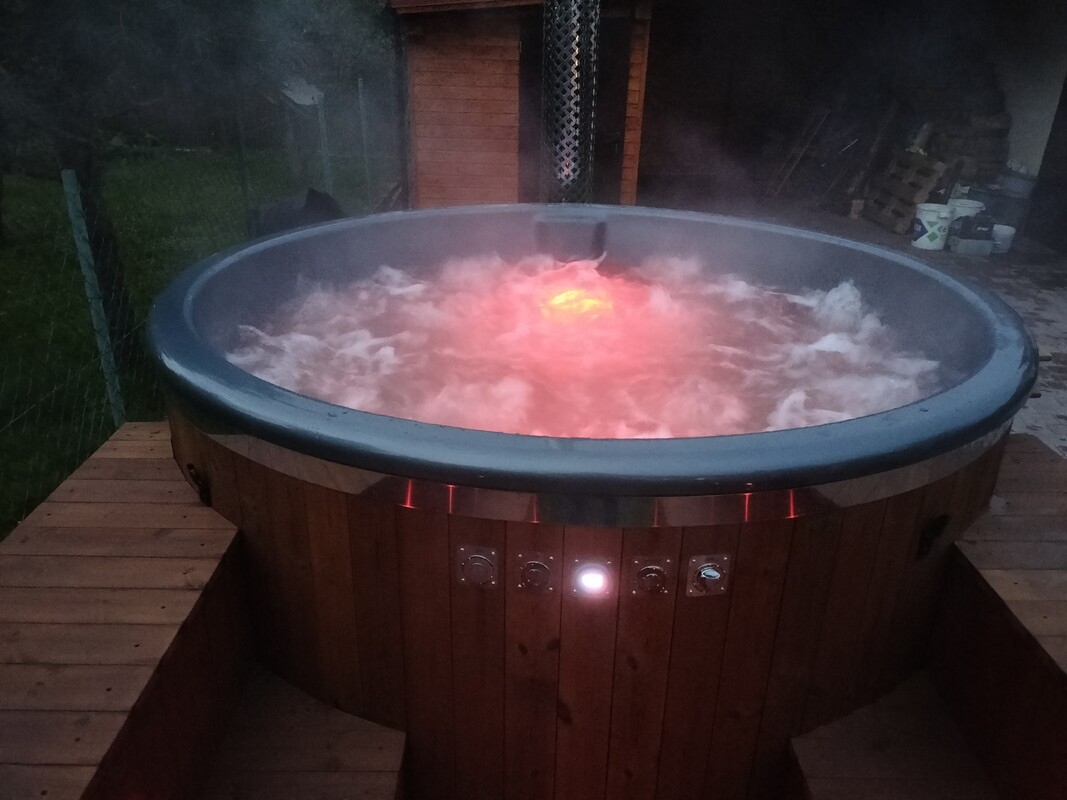 Elbląg 🌿 Wynajem Balii Mobilnej – Idealna na Imprezy i Romantyczne Wieczory! 🌿