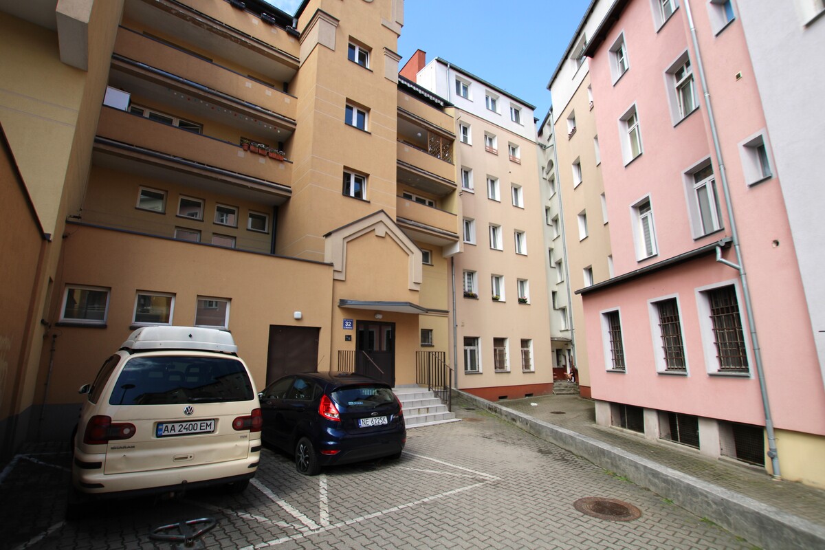 Elbląg NIERUCHOMOŚCI ANNA KRASZEWSKA Lokal handlowo-usługowy na parterze w centrum miasta ul.