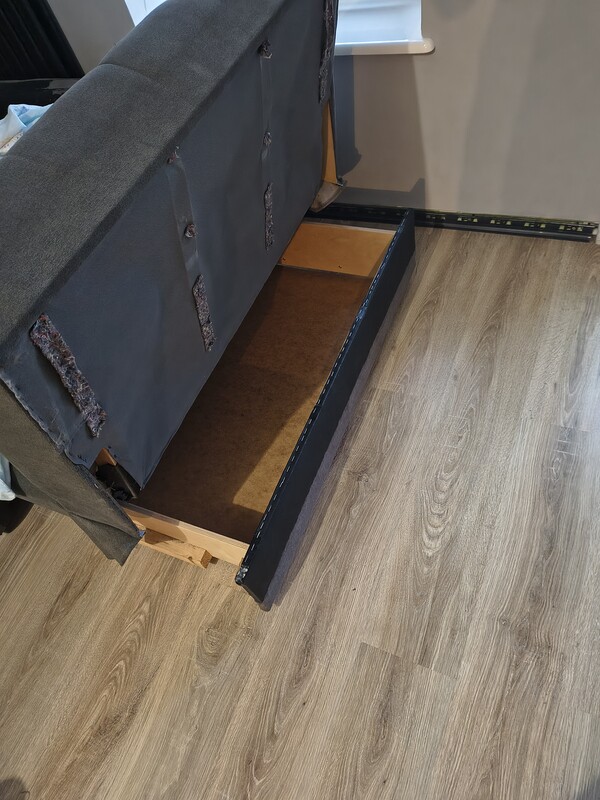 Elbląg Mam do sprzedania 2 łóżka jednoosobowe szerokość 1,26cm(powierzchnia spania 1,10cm)
Długość 2 metry. kolor