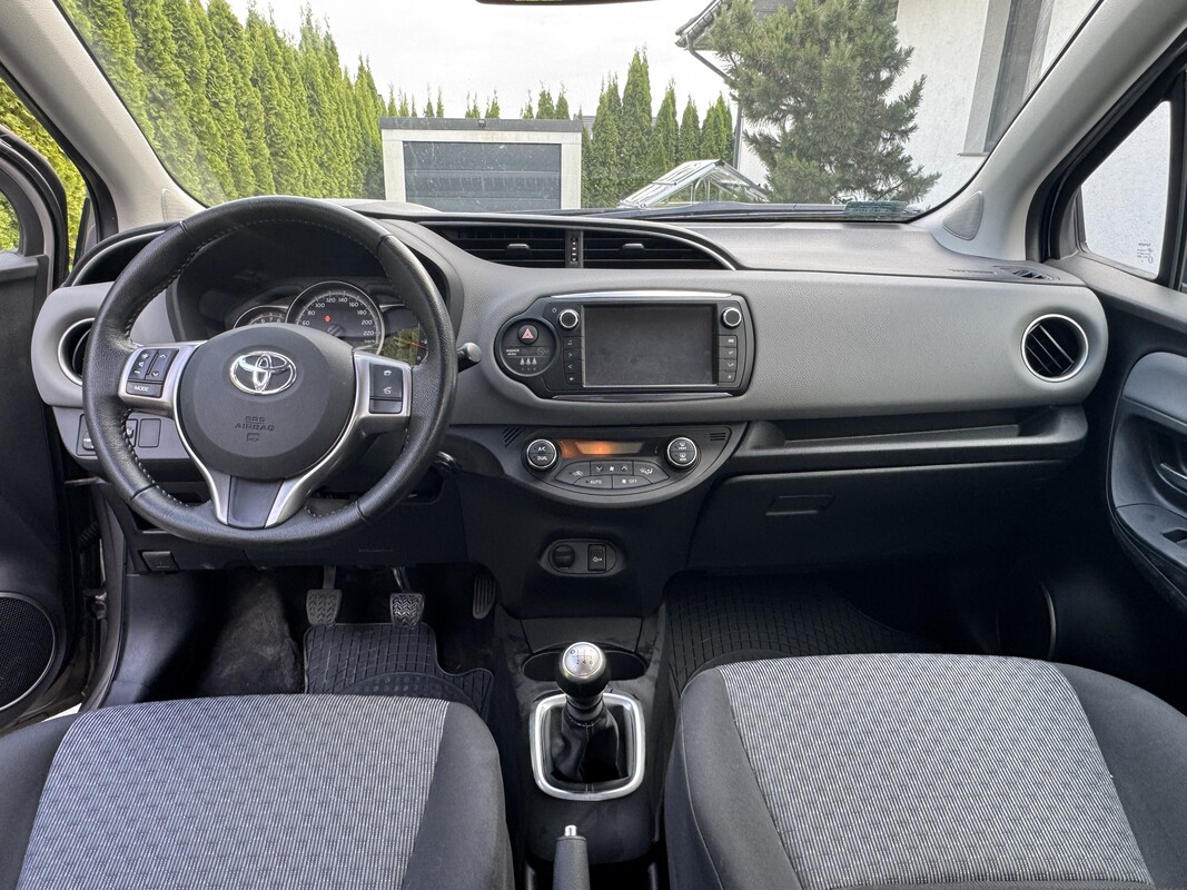 Elbląg Toyota Yaris 1.33 99 KM rok 2014 - Polski salon