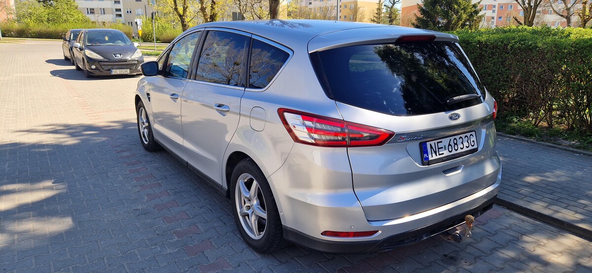 Elbląg SPRZEDAM FORD S-MAXRok produkcji: 2016Przebieg: 218 tys. Silnik: 2.0 150KM DieselSkrzynia biegów: