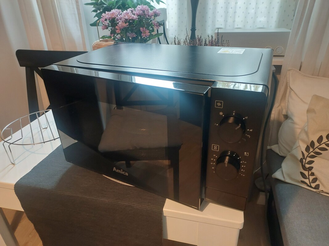 Elbląg Sprzedam kuchenkę mikrofalową AMICA AMMF20M1GB 700W średnica 25.5 cm pojemność 20L