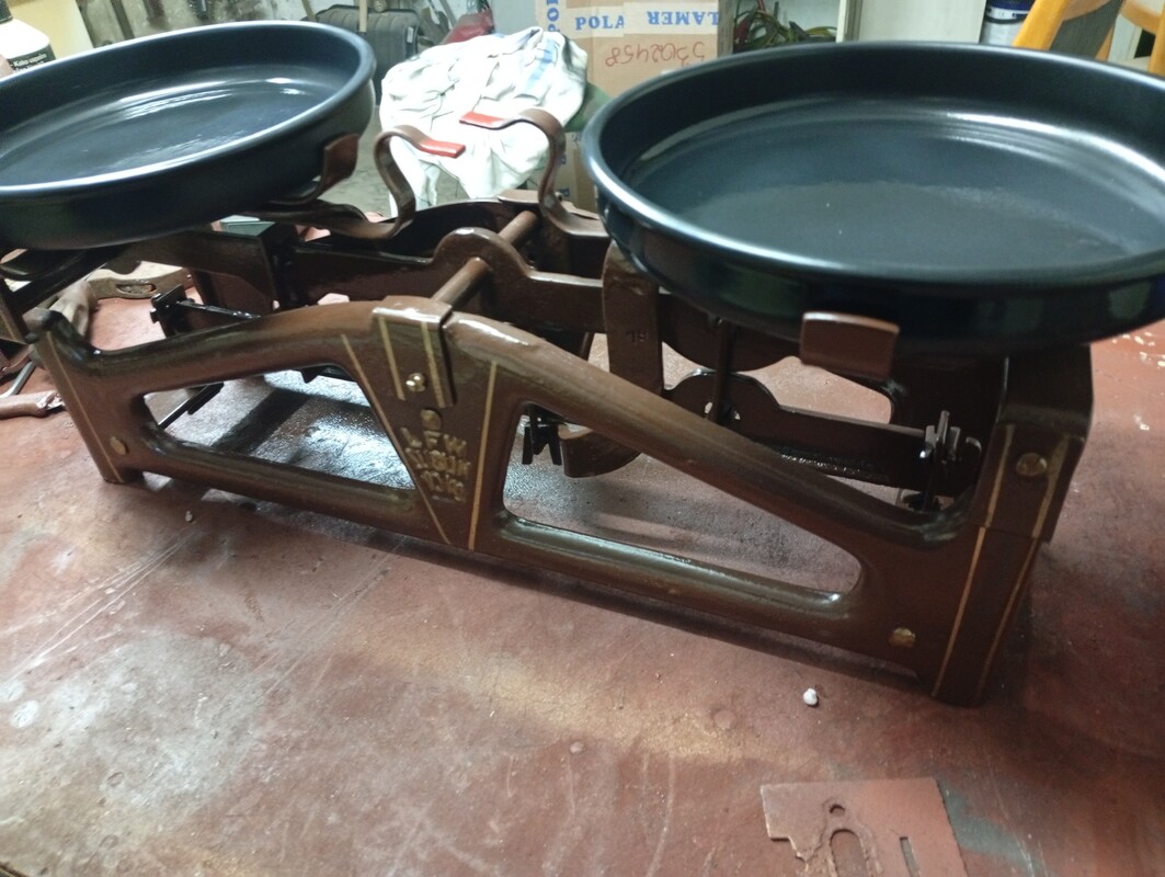 Elbląg OKAZJA! Sprzedam 2 wagi szalkowe zabytek PRL po całkowitej renowacji sprawna atrakcyjny wygląd szalki