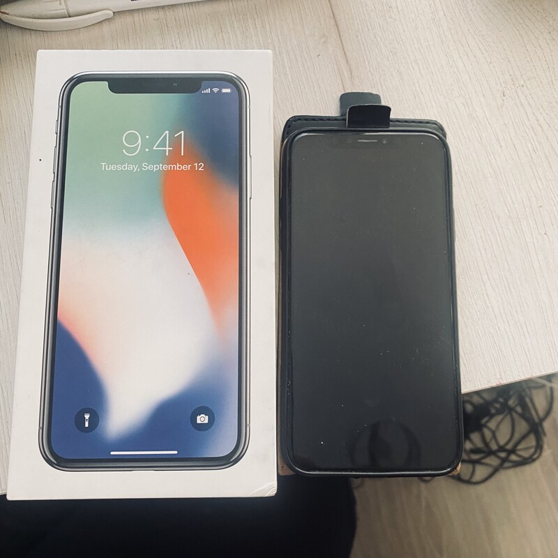 Elbląg Smartfon IPhone X
Bateria na poziomie 75 %. Stan bardzo dobry. Zawsze używany był w etui.