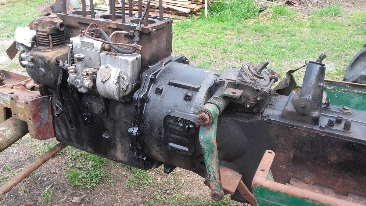 Elbląg witam posiadam do sprzedania zetora 3011 majora zetor jest do kapitalnego remontu brak góry silnika wał sie