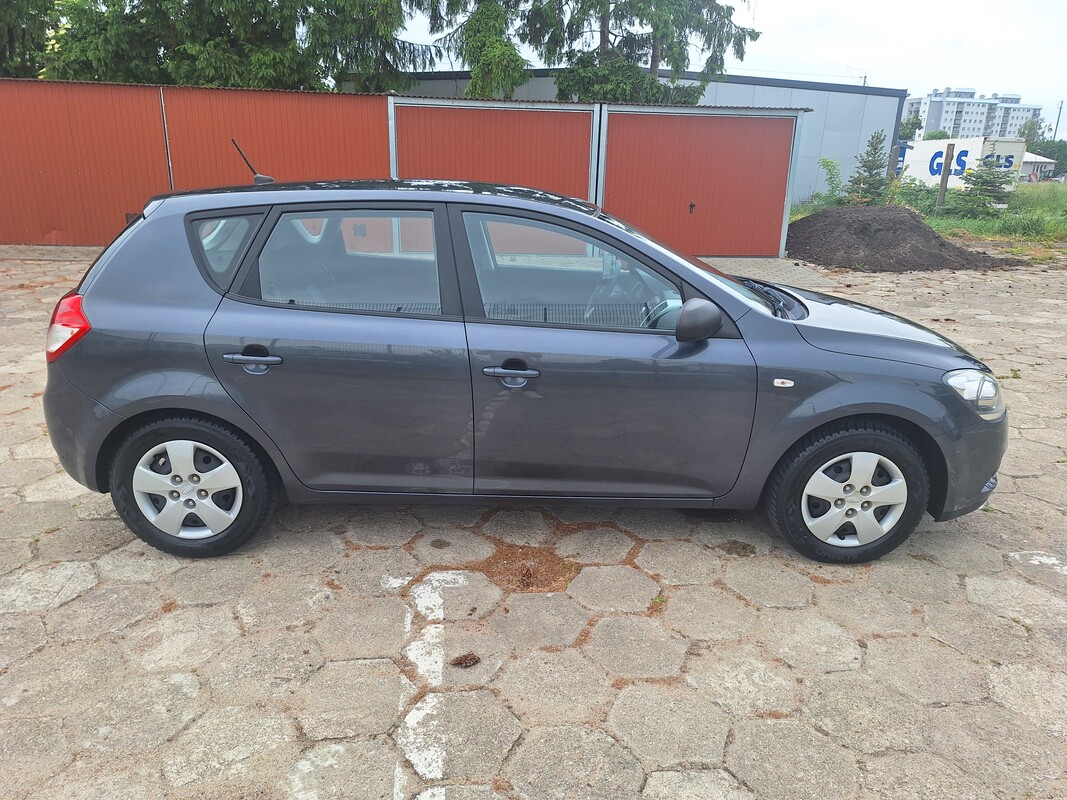 Elbląg Kia Ceed 1.4 CVVT 90 KM | Benzyna | Manual | Spirit |
Oferuję do sprzedaży Kia Ceed z 2011 roku, sprowadzoną z
