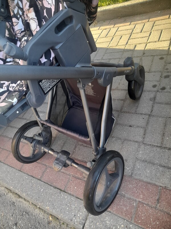 Elbląg Witam, sprzedam wozek dziecięcy Flavio Bebetto. W zestawie znajduje się gondola oraz spacerówka a także
