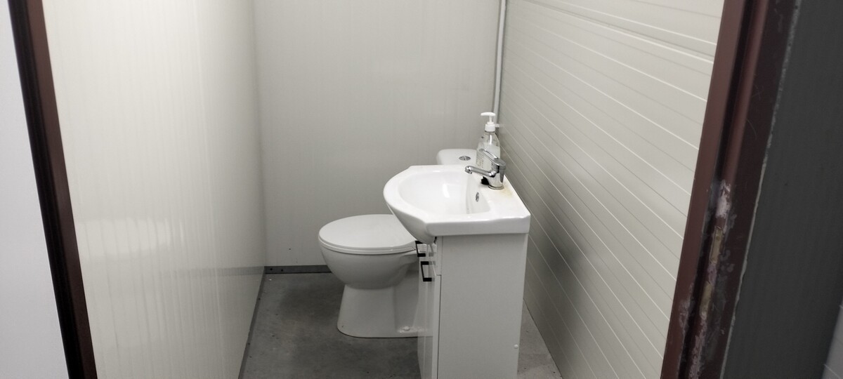 Elbląg Wynajmę Nową Halę Usługową lub Magazynową 100m2 ElblągWysoki standard Świetliki dachoweHala z płyty