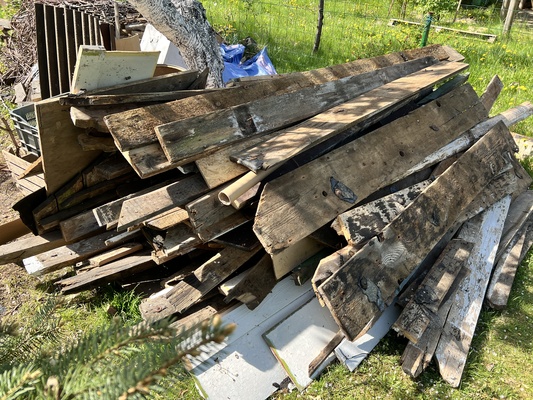 Elbląg Oddam za darmo drzewo na opał po rozbiórce dachu z altany (nie pocięte). Transport własny zainteresowanego.