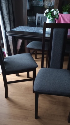 Elbląg Sprzedam 4 krzesła, stan bardzo dobry 200 zł komplet(4x50 zł) możliwość negocjacji. Transport we własnym zakresie