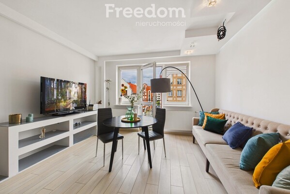 Elbląg FREEDOM NIERUCHOMOŚCIWynajmę mieszkanie - Elbląg, Stary Rynek. Na pierwszym poziomie znajduje się