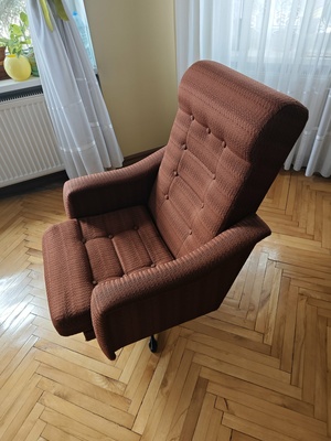 Elbląg Sprzedam dwa fotele obrotowe Vintage. Fotele w bardzo dobrym stanie. Cena 49 zł za sztukę. Odbiór we własnym