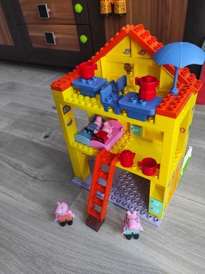 Elbląg Sprzedam zestaw klocków świnka Peppa domek Peppy z ogrodem stan bdb polecam