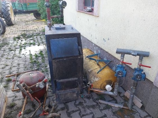 Elbląg Sprzedam piec z wentylatorem, pompką i bojlerem. 
Pompa i wentylator w tym roku zmieniane. 
Cena: 550 zł
Proszę