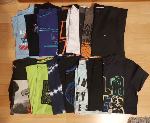 Elbląg Odzież chłopięca roz. 158-164 stan bardzo dobry:
15 × koszulka krótki rękaw, 
3 x spodnie, 
2 x bluza, 
1