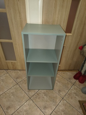 Elbląg Witam. Regał w kolorze szaro - zielonym wymiary regału to : wys90cm x szer40cm x głęb30cm