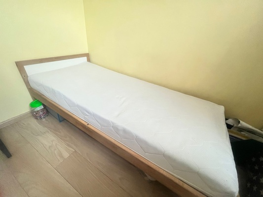 Elbląg Sprzedam Łóżko dziecięce, wymiary 160x70.Stan bardzo dobry. W komplecie wysokiej jakości materac kieszeniowy na