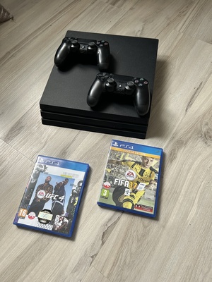 Elbląg Oferuję konsolę PlayStation 4 Pro z dyskiem 1TB w pełnym zestawie. W komplecie znajdują się dwa oryginalne