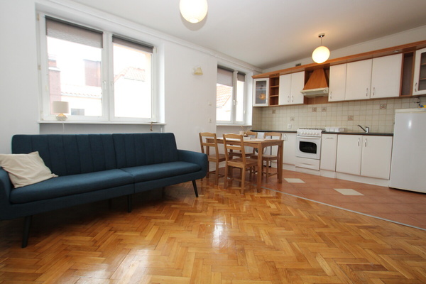 Elbląg NIERUCHOMOŚCI ANNA KRASZEWSKA Mieszkanie dwupokojowe w centrum miasta ul. Hetmańska