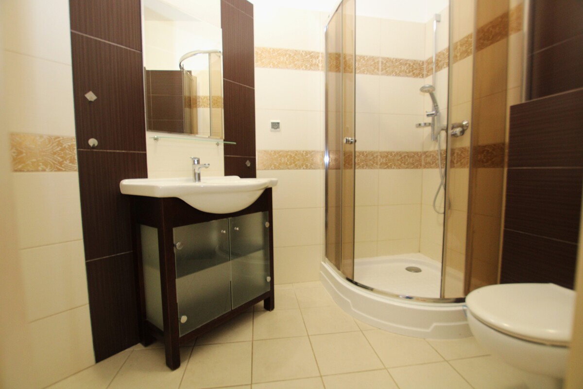 Elbląg NIERUCHOMOŚCI ANNA KRASZEWSKA DO WYNAJĘCIA Mieszkanie dwupokojowe w apartamentowcu, w centrum