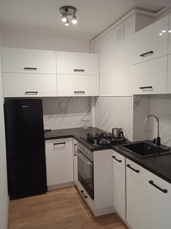 Elbląg Do wynajęcia kawalerka o pow. 35m. Mieszkanie położone na parterze w 4-piętrowym budynku przy ul. Robotniczej