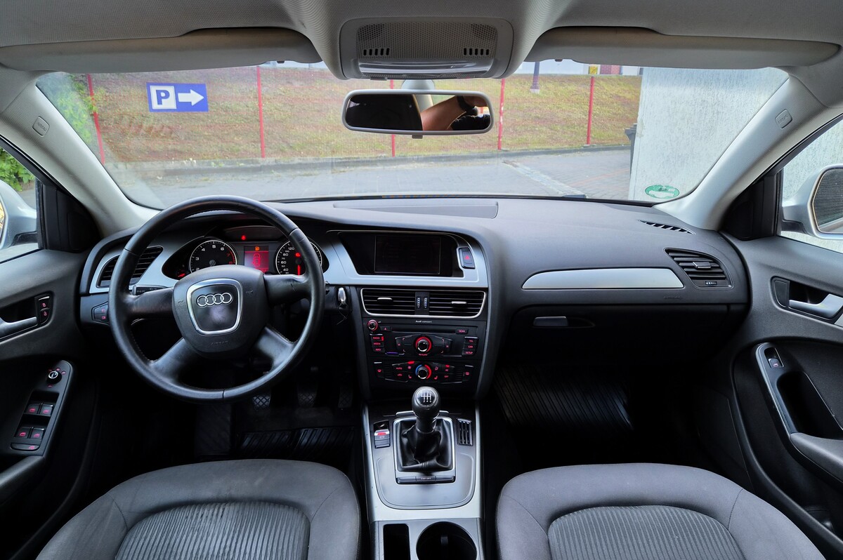 Elbląg 🚗 Audi A4 B8 S-LINE 1,8 Benzyna 120 KM, 2009 rok — Manual, Klimatyzacja, ALU, Tempomat, Nowe OC i