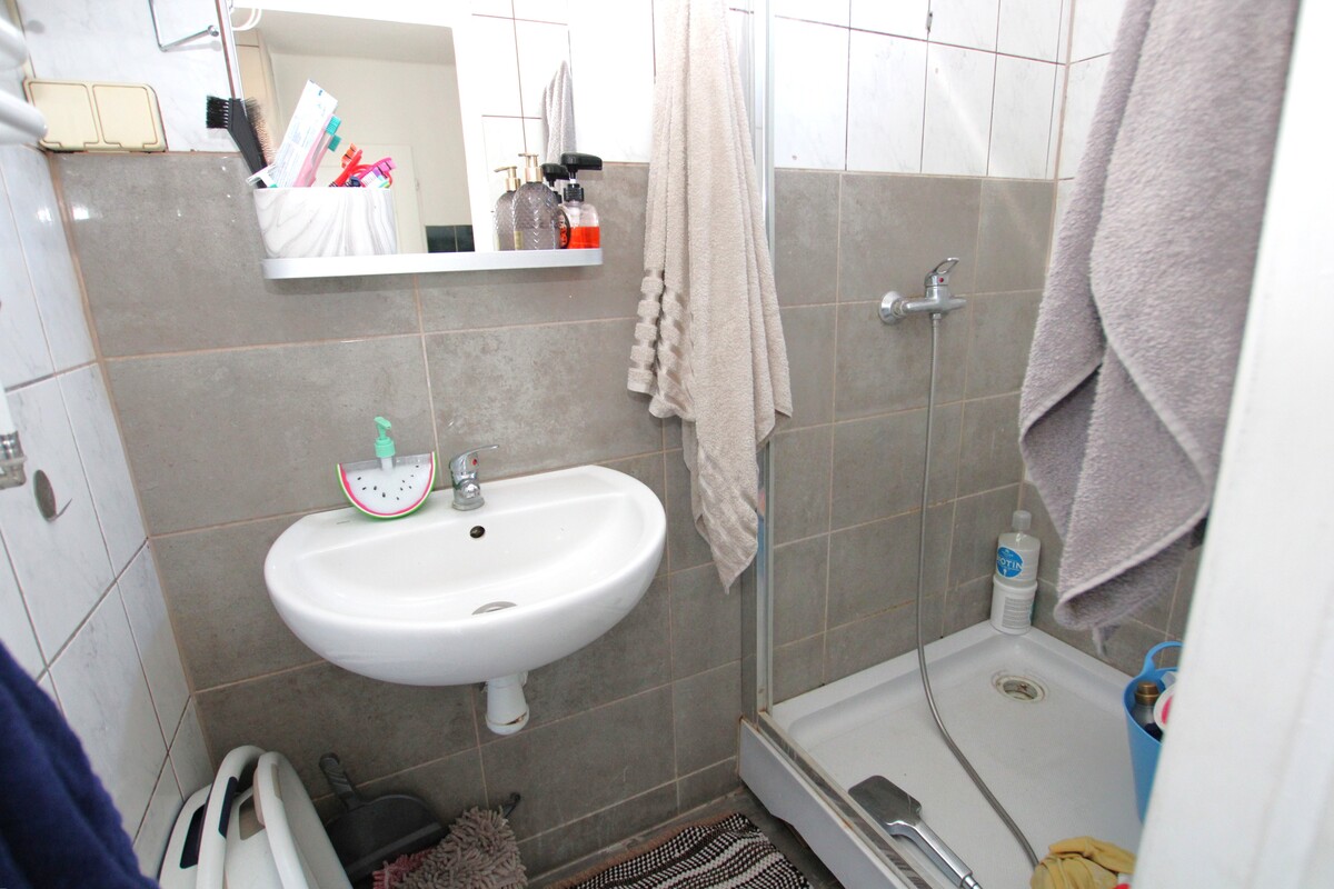 Elbląg NIERUCHOMOŚCI ANNA KRASZEWSKA Mieszkanie 5-pokojowe z ogródkiem przy budynku ul. Niska NOWA