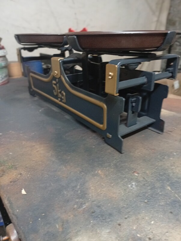 Elbląg sprzedam wagę szalkową po pełnej renowacji atrakcyjny wygląd kolor ciemna zieleń plus złocenia sprawna