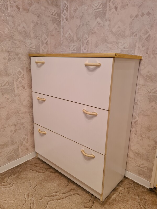 Elbląg Sprzedam używany zestaw sypialniany: Łóżko (skrzynia + materac na ramie) o wymiarach 210 cm x 144,5 cm,