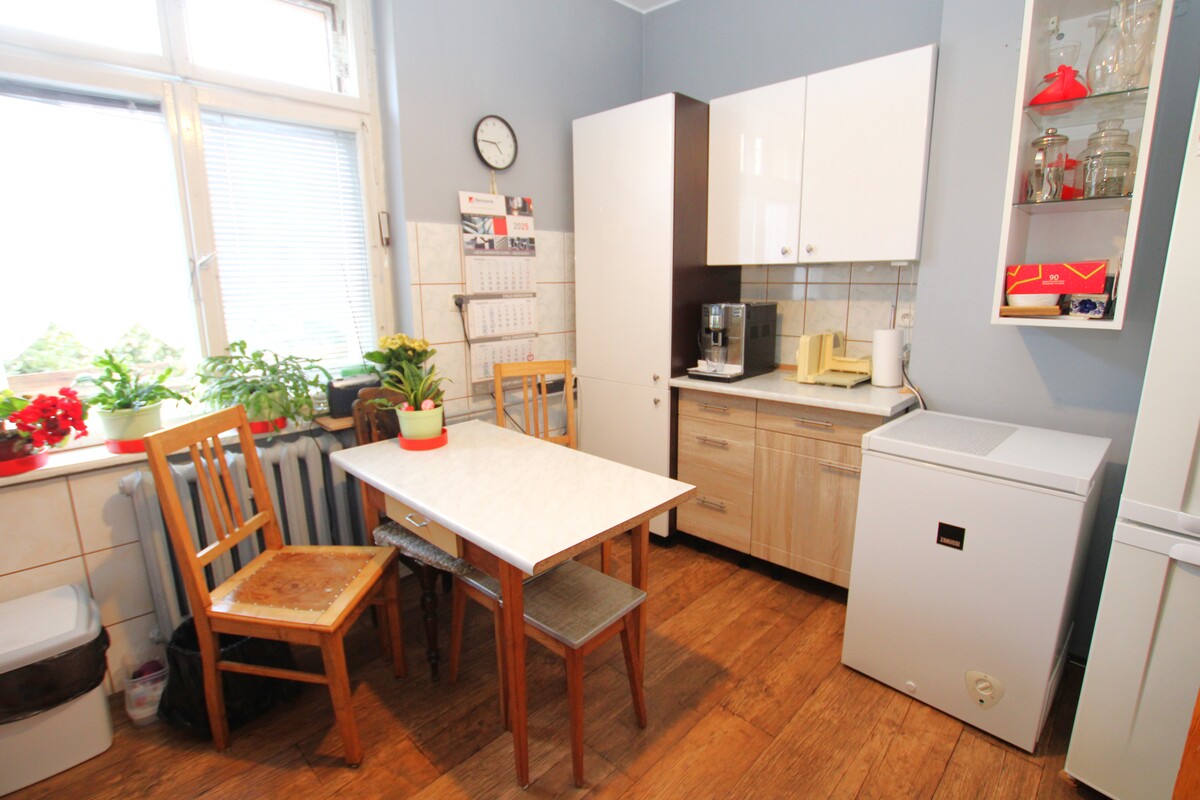 Elbląg NIERUCHOMOŚCI ANNA KRASZEWSKA  Poczuj niezwykły klimat przedwojennej kamienicy w sercu miasta!