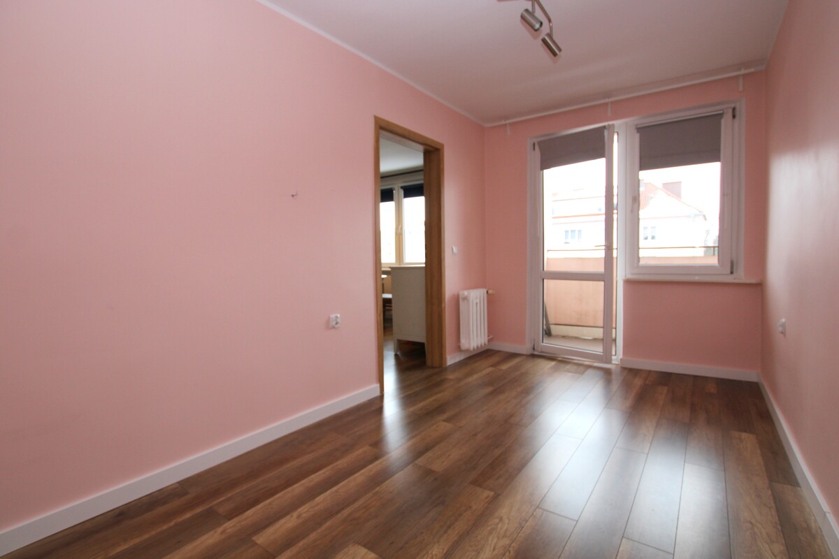 Elbląg NIERUCHOMOŚCI ANNA KRASZEWSKA Dwa pokoje po generalnym remoncie w centrum miasta***umeblowanie w