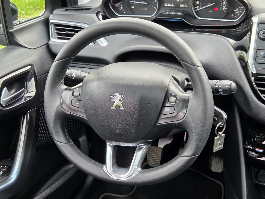 Elbląg Oferuję do sprzedaży zadbany egzemplarz Peugeot 208 w wersji Allure z chwalonym silnikiem benzynowym 1.4 VTI 95