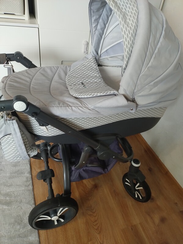 Elbląg Sprzedam wózek 3 w 1.
Cały zestaw jest czysty, opony są pompowane.
Kolor pasuje dla chłopców i dziewczynek.